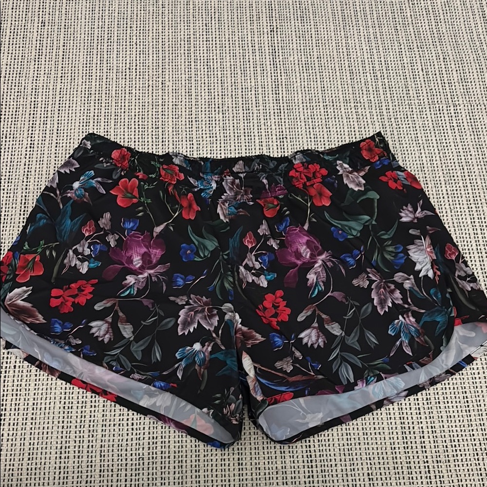 Old Navy Active Women’s Floral Black Women's Athletic Shorts SZ Large
